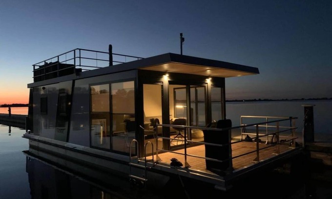 Offingawier Boat Rental | Houseboat Sneekermeer with Sun Deck
