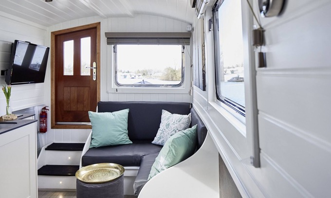 Moorfleet Boat Rental | Houseboat "sutje" - vacation home on the water