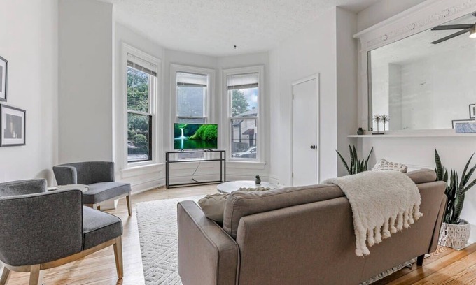 Victorian Village Apartment | Housepitality - The Short North Getaway