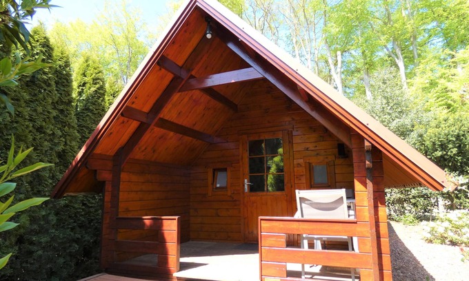 Marum Cabin | Houten blokhut tegen bos