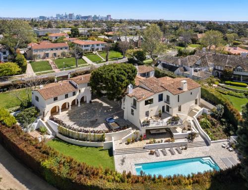 Greater Wilshire - Hancock Park Apartment | Howard Hughes Estate