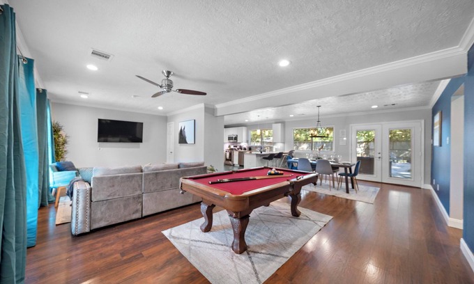 Willow Meadows/Willowbend Area House | Htown Home Nr Med Center, NRG | Games | Yard BBQ