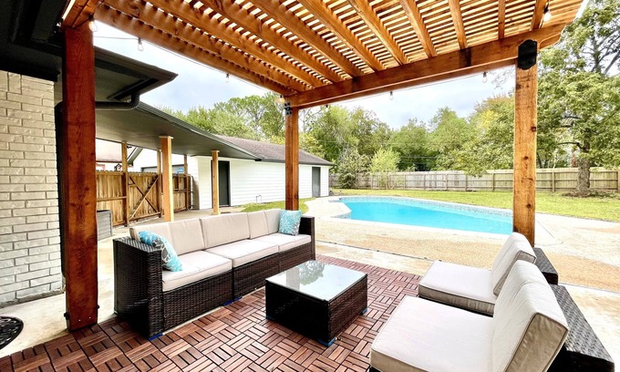 Meadows Place Villa | HTX Gateway 4-Bedroom Resort Style Villa w Pool