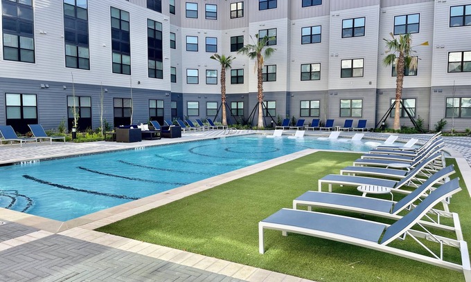 Spring Branch East Condo | HTX Lovely 1 Bedroom Condo with Pool