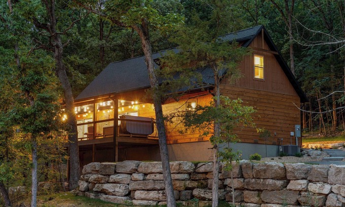 Branson House | Huck's Hollow | Hot Tub & Pools
