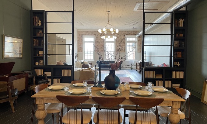 Huntingdon Apartment | Huddleston Hall - Historic Downtown Apartment