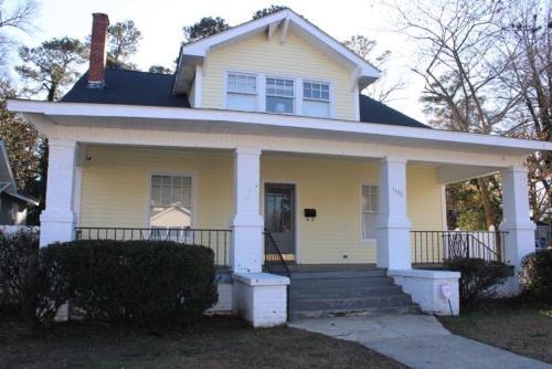 Goldsboro House | Huge 4-Bedroom Historic Home & Game Room