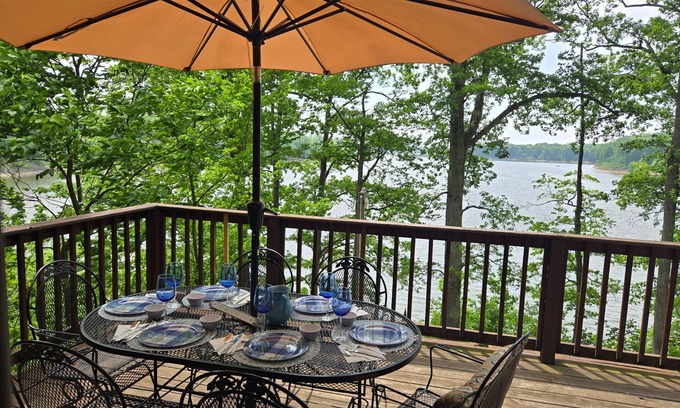 Bellmore House | Huge 4 Bedroom Luxury Log Home on Raccoon Lake
