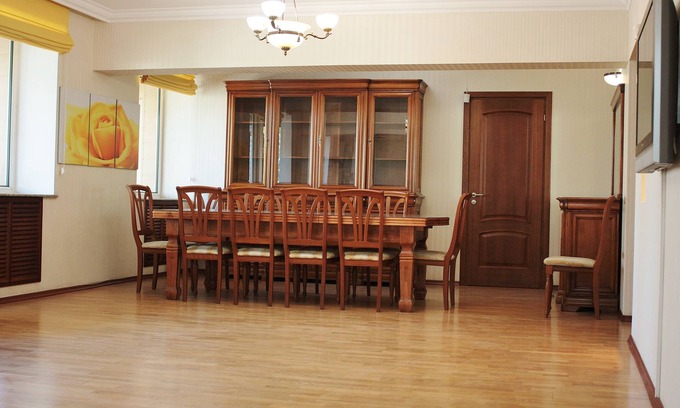 Almaty Apartment | HUGE 600 FT., 3 BEDROOM APARTMENT + transfer