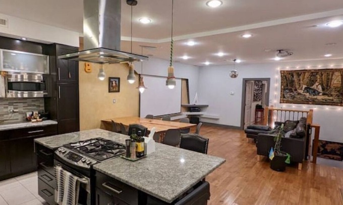 Fairmount Apartment | Huge apt. Parking! City view.