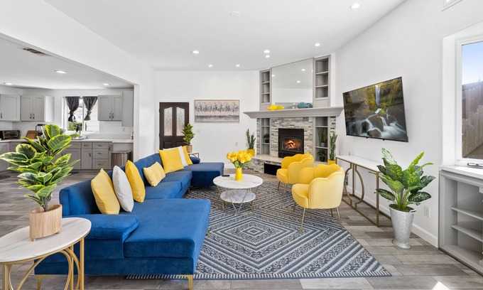 Clairemont Mesa West House | Huge Family Friendly Retreat! Centrally Located!