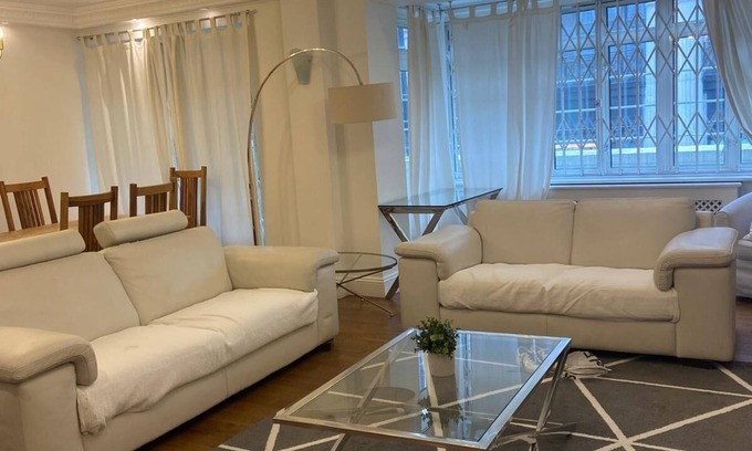 Paddington Apartment | Huge Hyde Park apartment of ca. 300 sqm