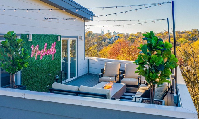 Shelby Hills House | Huge Luxe Home! 11 Beds - Rooftop Fire pit!