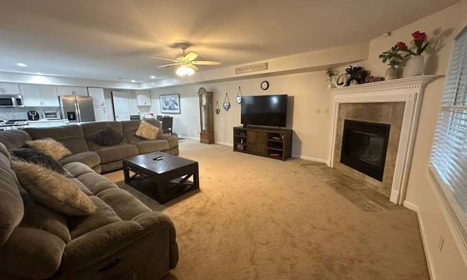 Tonawanda Villa | HUGE, Modern 3-Bed Villa in ❤️ of WNY Buffalo Niagara Falls