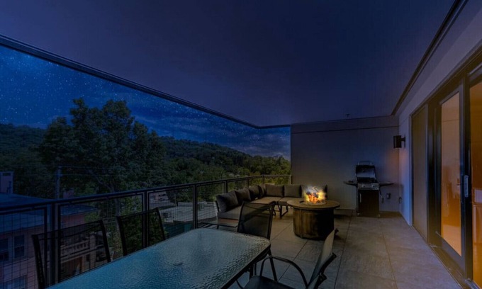 Downtown Asheville Condo | Huge Outdoor Living Room with Fire Pit