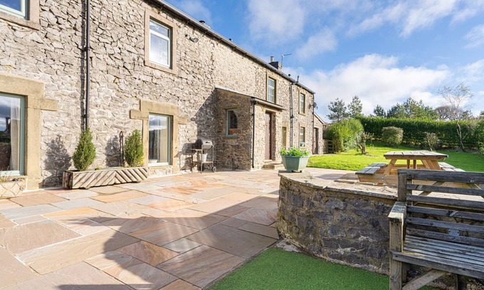 Peak District House | Hulmes Vale House - Sleeps 14 - Peak district