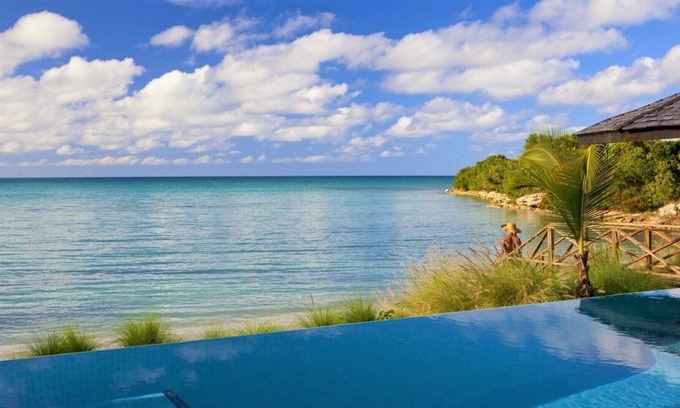 Long Island Villa | Hummingbird - Beach Front - 3 Bedrooms