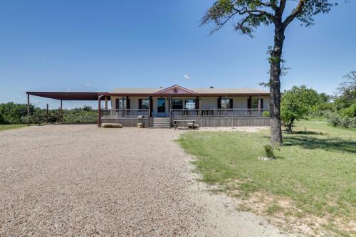 Avoca House | Hunt, Fish, Unwind Countryside Escape in Texas!