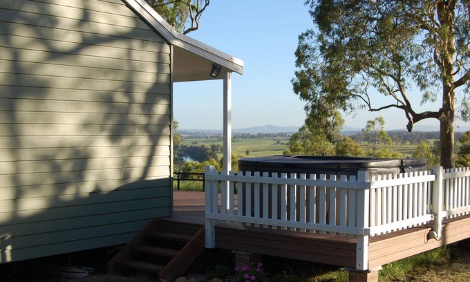 Rosebrook Cottage | Hunter Valley - Romantic luxury spa cottage - awesome views Cadair Cottage No 2