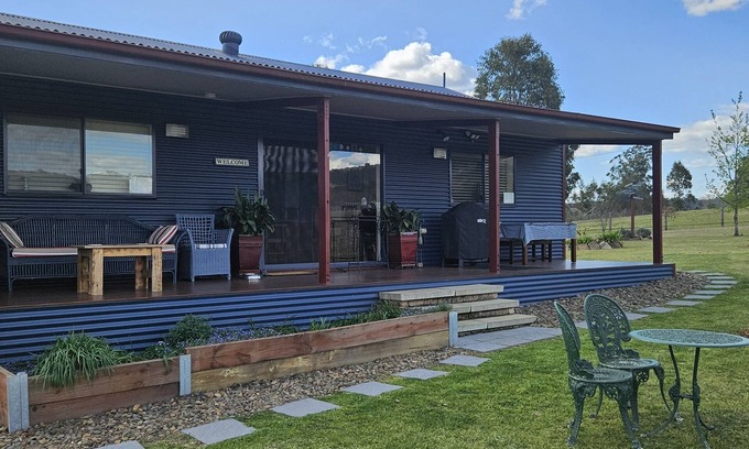 Glendon Brook Cabin | Hunter Valley Rural Lodge - Quaint towns, State forests & Wineries to explore!