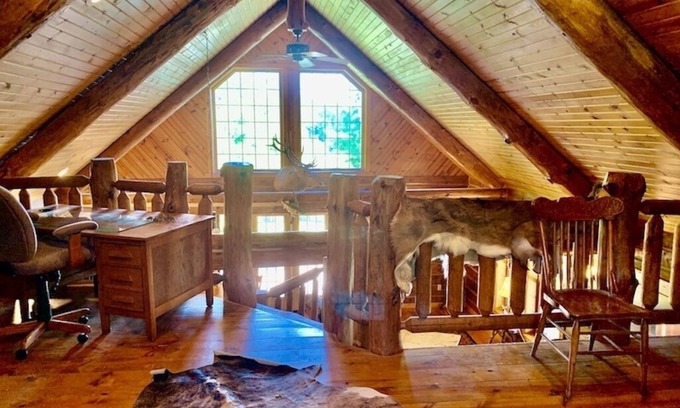 Dorchester Cabin | Hunters Hollow Lodge w/Outdoor Hot Tub
