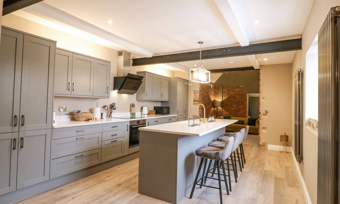 Milford Cottage | Hunters Lodge at Wildersley Farm