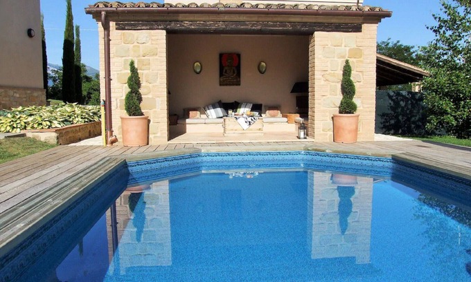 Gualdo Cottage | Hunters Lodge - luxury 1 bedroom house with exclusive pool.