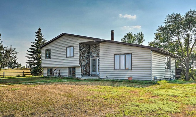 Mercer County House | Hunting and Fishing Lodge Less Than 3 Mi from Lake Sakakawea