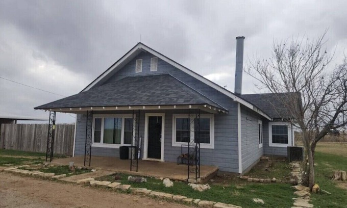 Vernon House | Hunting - Fishing - equestrian - Ranchette