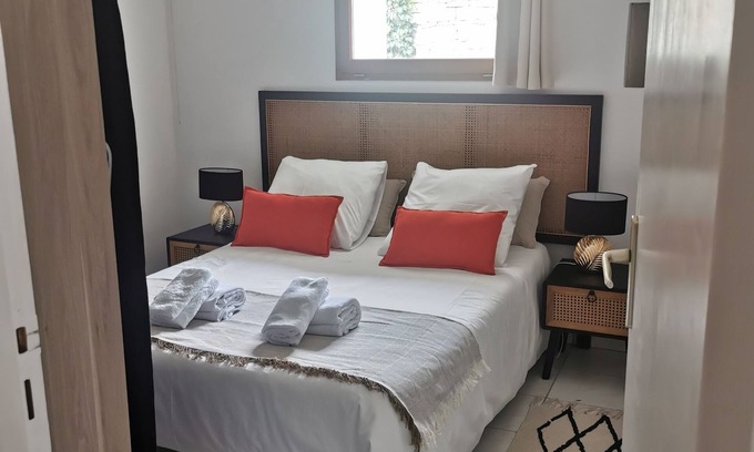 Chaille-les-Marais Apartment | Huppe Fasciee, Gîte Indépendant 2 Pers, Piscine Chauffée, Sud Vendée Littoral