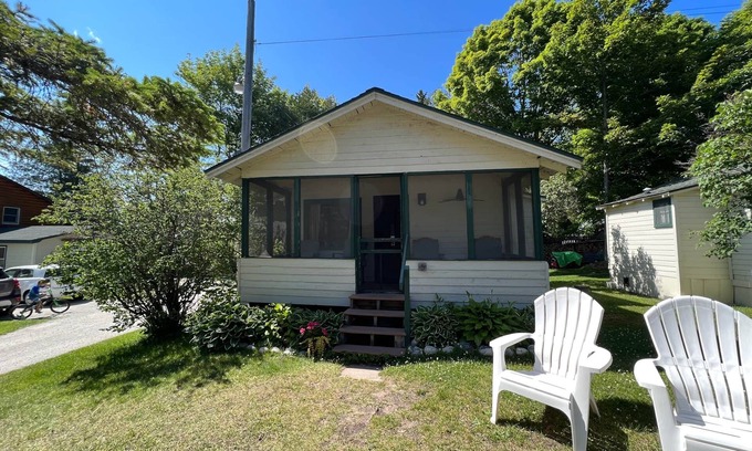 Cedarville Cabin | Huron Cabin - Les Cheneaux Landing