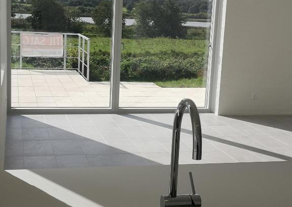 Brabrand Apartment | Hus med søudsigt