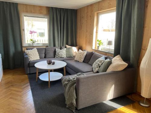 Bunkeflostrand Villa | Hus med stor trädgård i lugn miljö nära havet