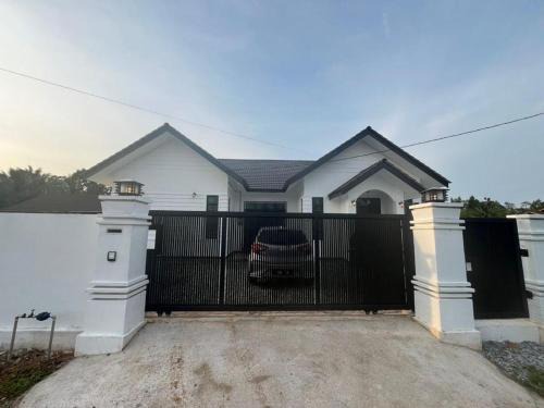 Kampung Titian Pendek House | Husna WhiteStay