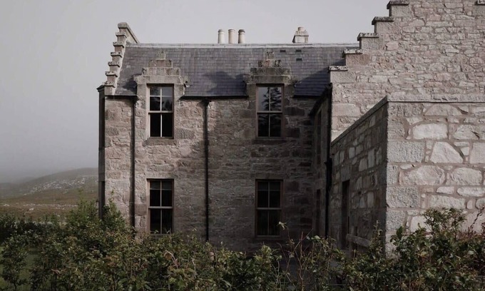 Ballater Villa | Huswell - Gairnshiel lodge - Unique & exclusive lodge next to the castle
