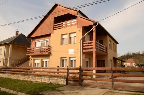 Matraballa House | Hutasori Guesthouse