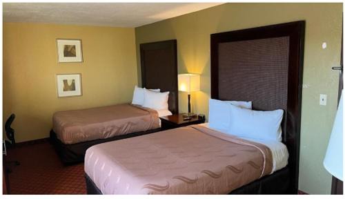 South Hutchinson Hotel | HutchiBell Hotel