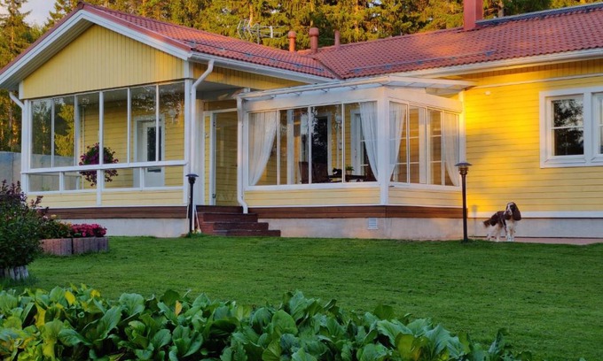 Ylojarvi Villa | Huvila ja saunamökki järven rannalla
