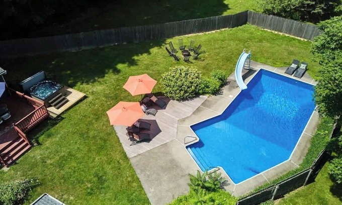 Poughkeepsie House | HV Spacious Retreat sleeps 13 w/Hot Tub