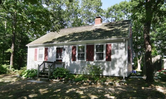 Hyannis Port House | Hyannis Port Cottage with Access to 3 Beautiful Ocean Beaches!