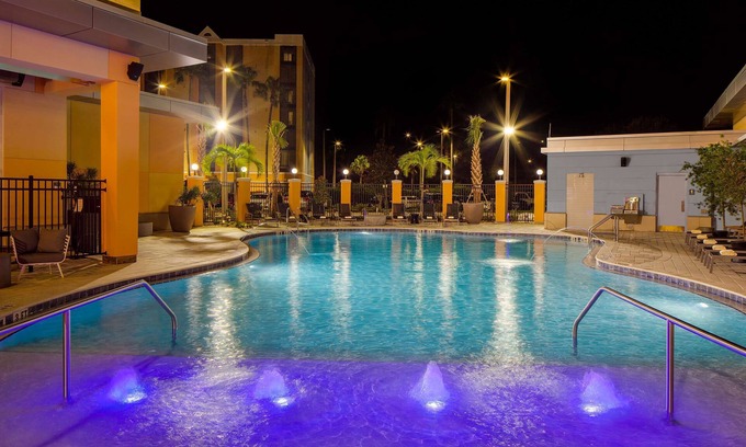 Florida Center Hotel | Hyatt House across from Universal Orlando Resort