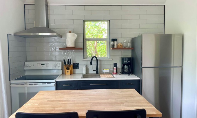 North Loop Apartment | Hyde Park Charming Retreat