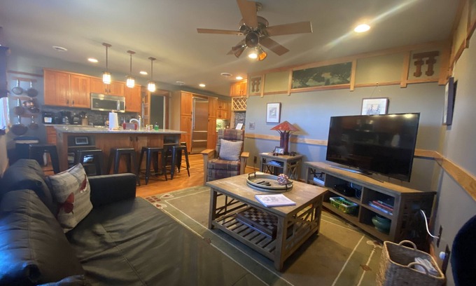 Central Hyde Park Apartment | Hyde Park Mansion Loft 2 Bed 2 Bath Kitchen