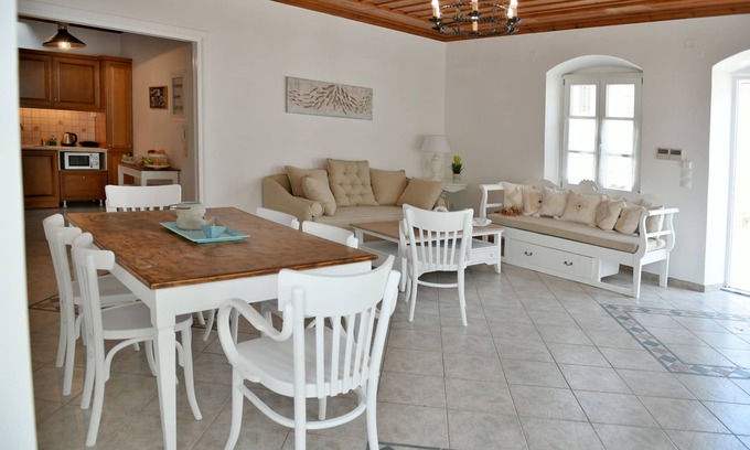 Hydra Villa | Hydra's Pearl *Brand new* at the heart of Hydra