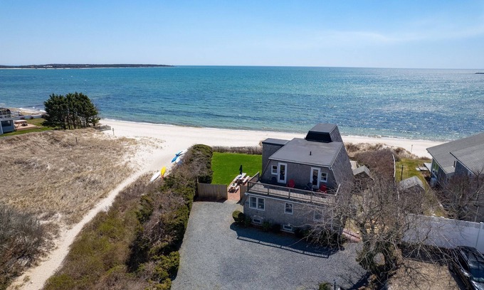 Hyannis House | Hydrangeas by the Sea