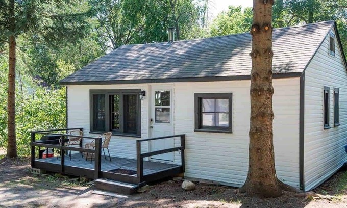 Fenelon Falls Cottage | Hydrus cozy 2 bedroom cottage