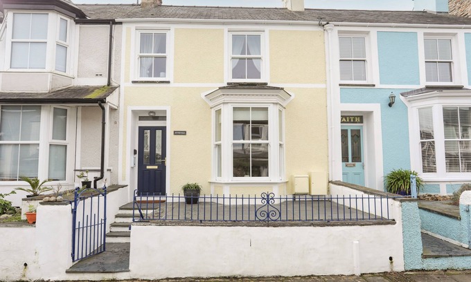 Borth-y-Gest Cottage | HYFRYDLE, family friendly, country holiday cottage in Borth-Y-Gest