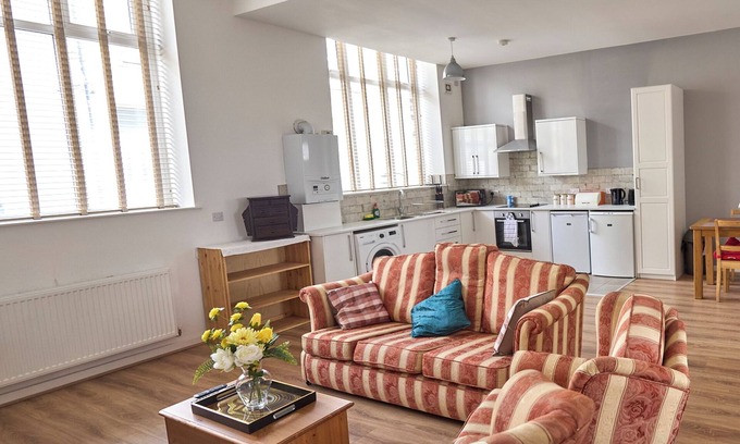 Littleborough House | Iconic Apartment in 1906 Dance Hall – Central Littleborough