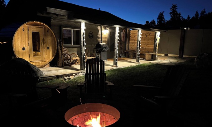 Divide Cabin | Iconic Colorado Experience/Getaway: Hot Tub, Sauna & Mountain View, 43 acres