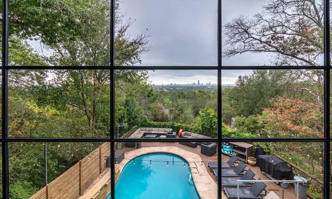 Highland Park West House | Iconic Dtown Mansion l Pool & Spa l Views